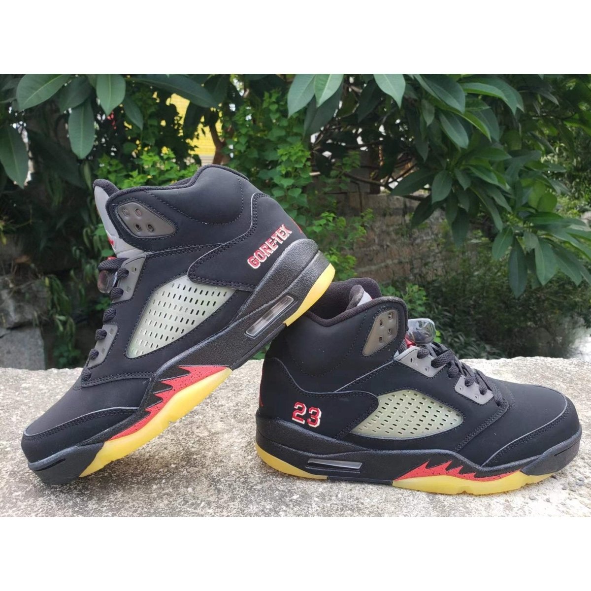 JORDAN 5 RETRO x GORE-TEX OFF-NOIR - Phantom Kicks