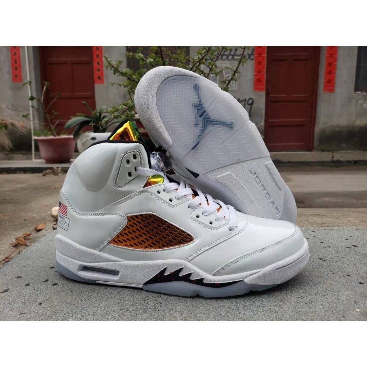 JORDAN 5 RETRO x NFL HELMET - Phantom Kicks