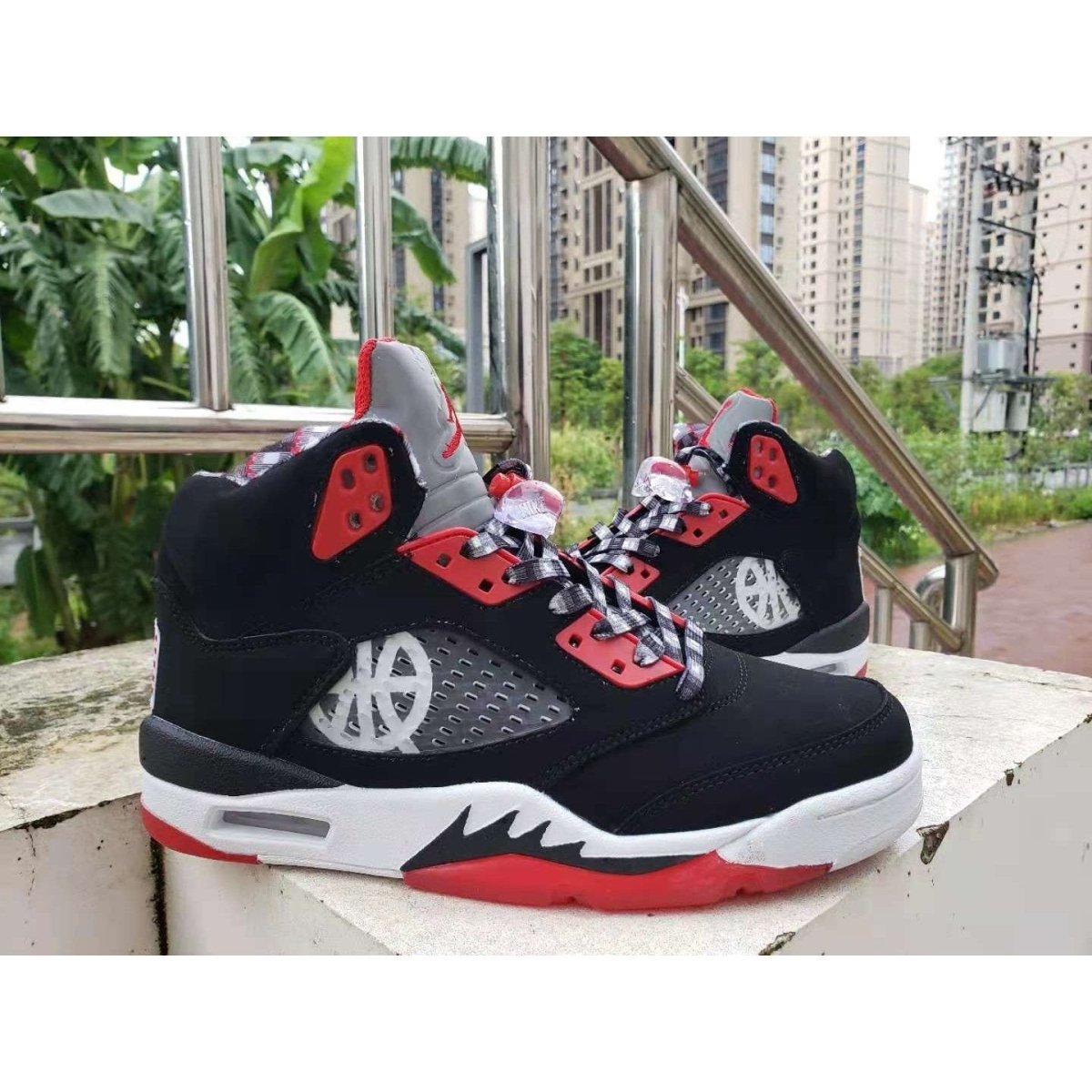 JORDAN 5 RETRO x QUAI 54 (FRIENDS & FAMILY) 2021 - Phantom Kicks