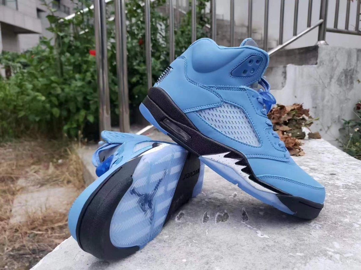 JORDAN 5 x UNC - Phantom Kicks