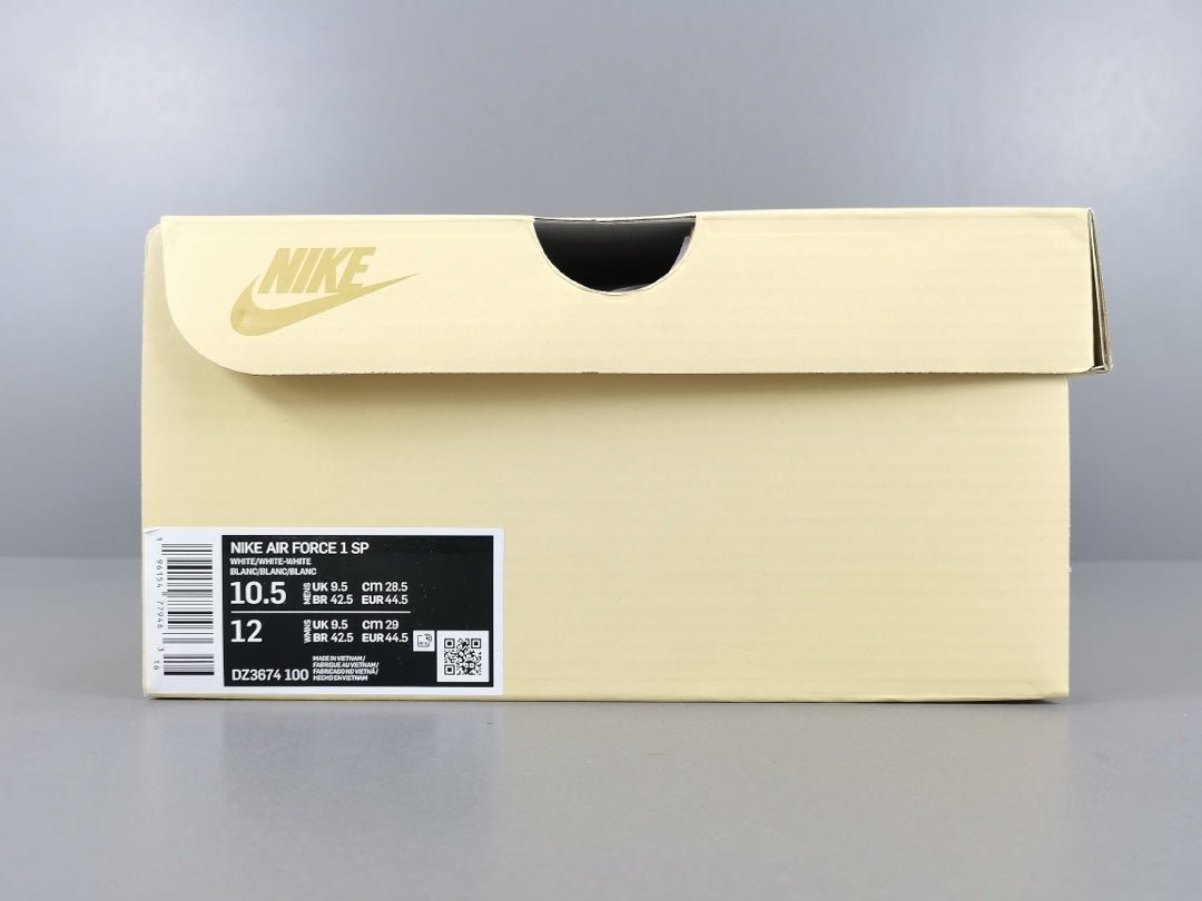 NIKE AIR FORCE 1 x BILLIE EILISH TRIPLE WHITE - Phantom Kicks