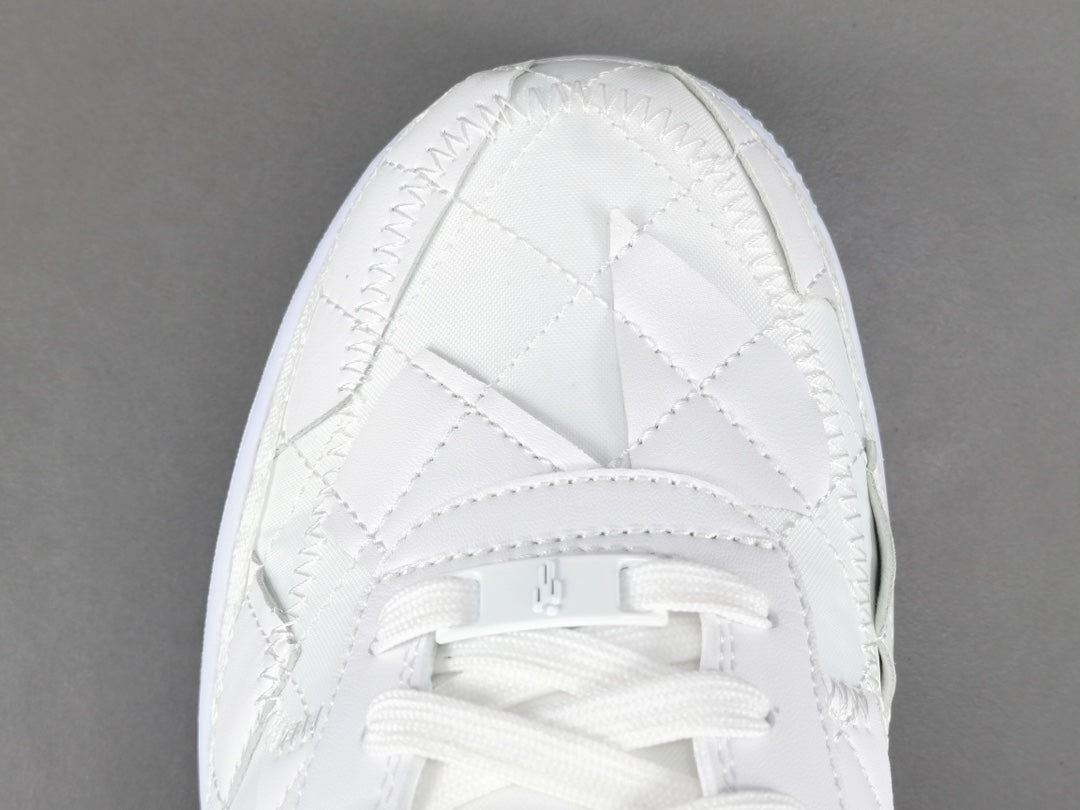 NIKE AIR FORCE 1 x BILLIE EILISH TRIPLE WHITE - Phantom Kicks