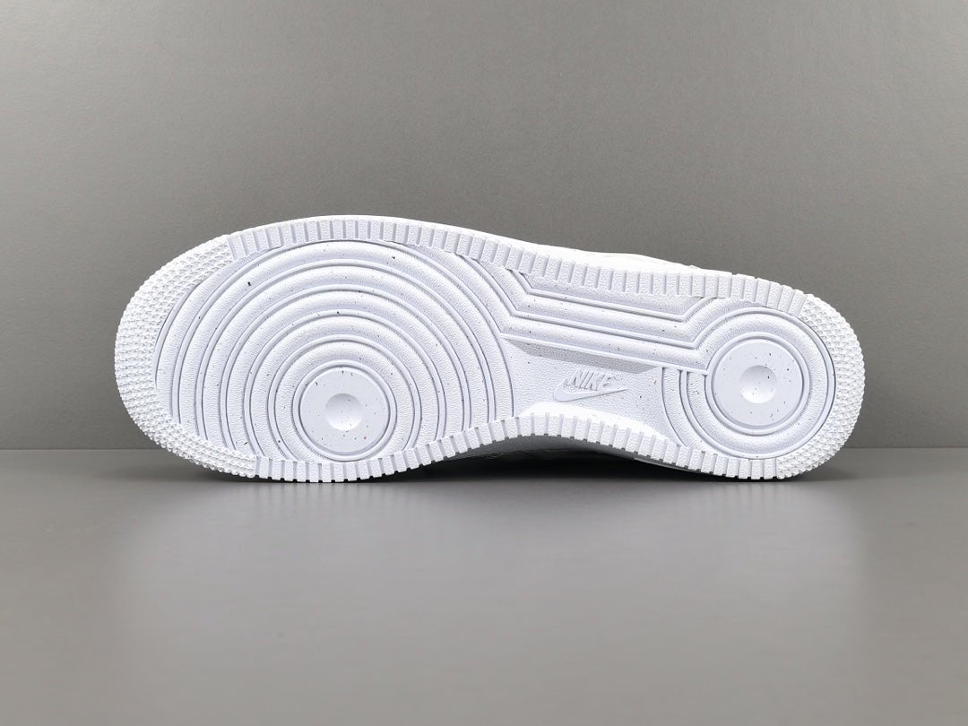 NIKE AIR FORCE 1 x BILLIE EILISH TRIPLE WHITE - Phantom Kicks