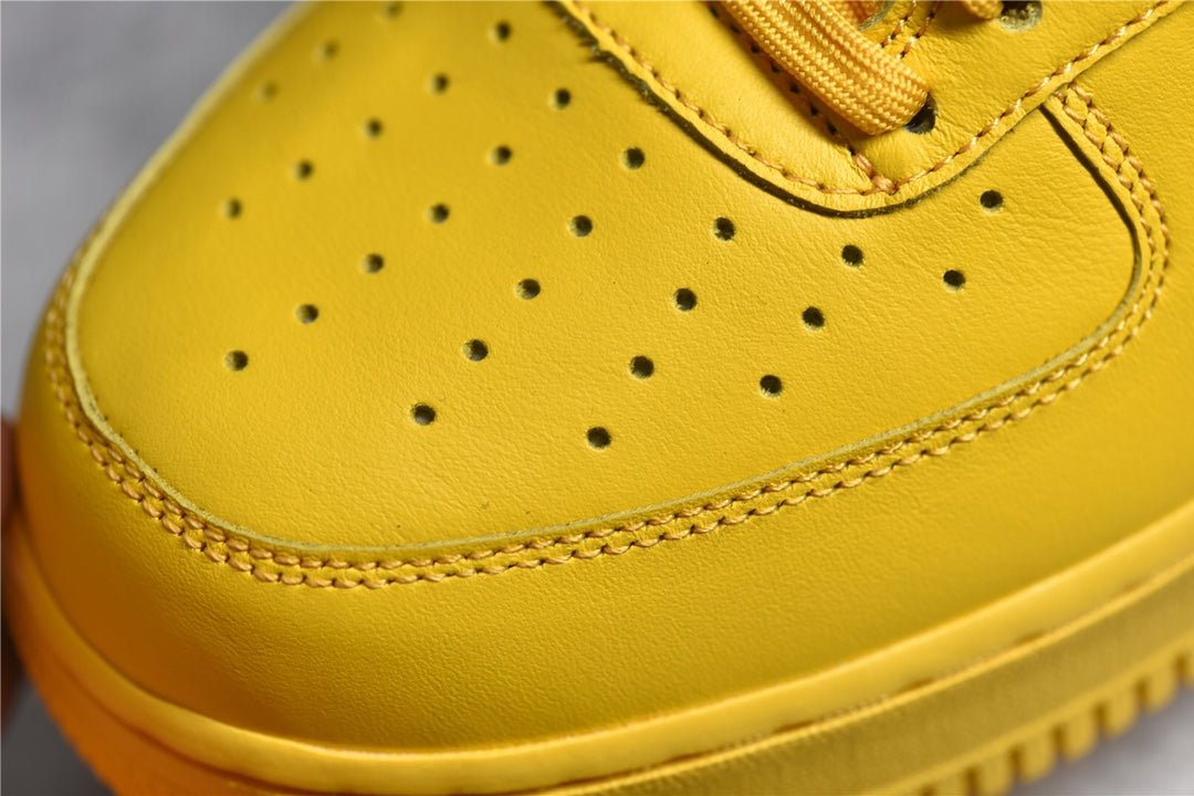 NIKE AIR FORCE 1 x OFF-WHITE ICA UNIVERSITY GOLD - Phantom Kicks