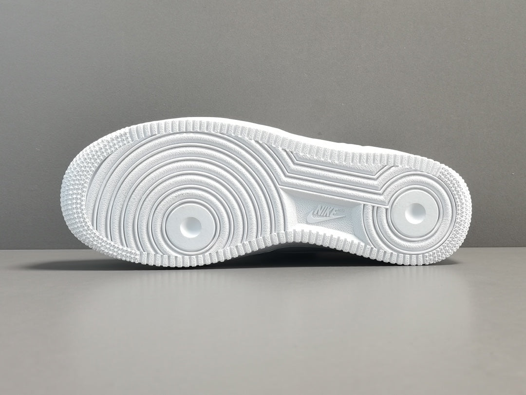 NIKE AIR FORCE 1 x WHITE - Phantom Kicks