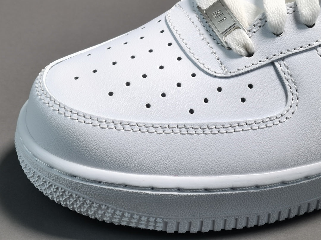 NIKE AIR FORCE 1 x WHITE - Phantom Kicks