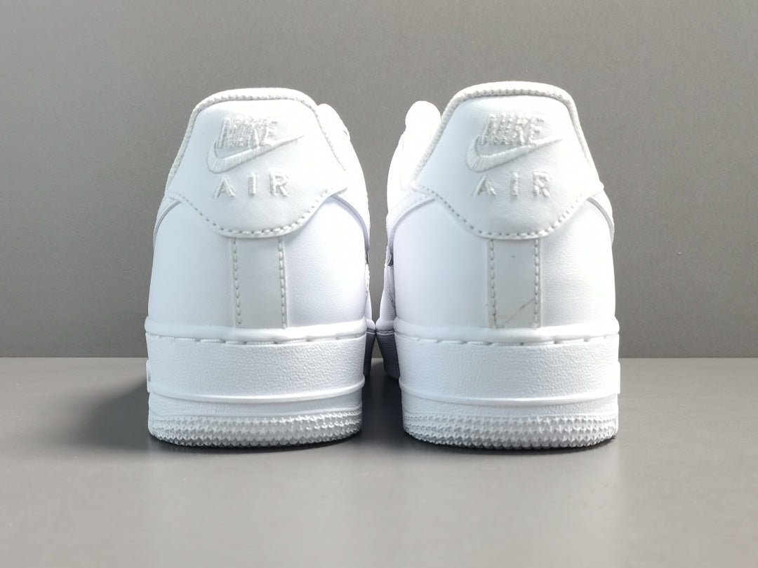 NIKE AIR FORCE 1 x WHITE - Phantom Kicks