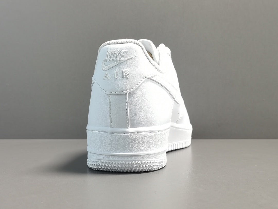 NIKE AIR FORCE 1 x WHITE - Phantom Kicks
