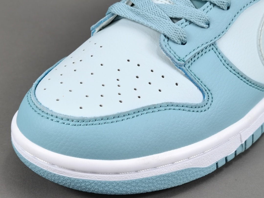 NIKE DUNK x CLEAR AQUA - Phantom Kicks