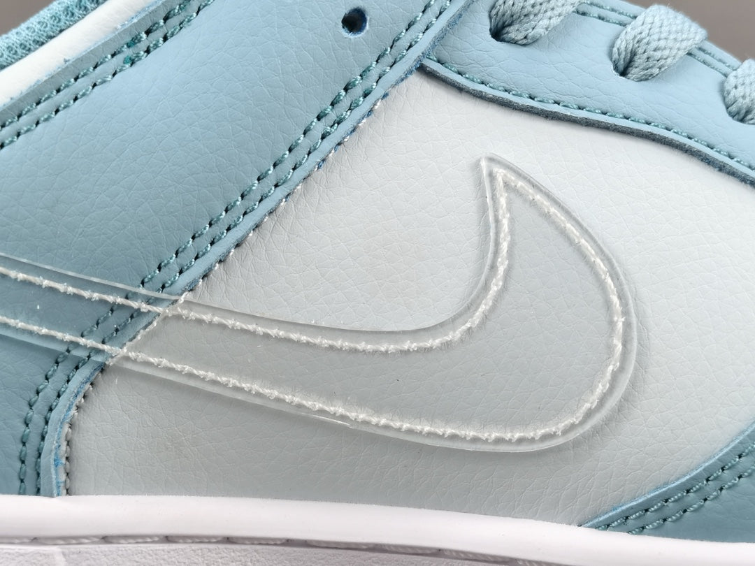 NIKE DUNK x CLEAR AQUA - Phantom Kicks