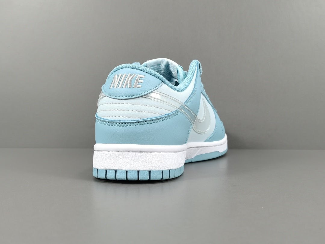 NIKE DUNK x CLEAR AQUA - Phantom Kicks