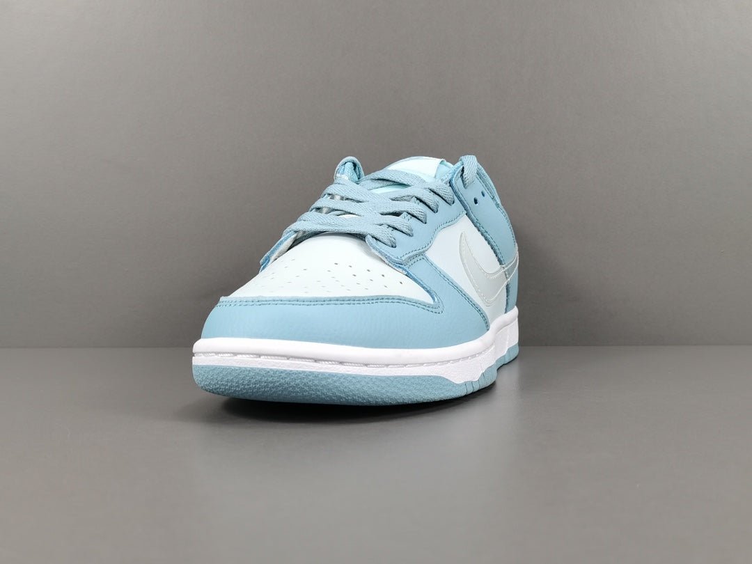 NIKE DUNK x CLEAR AQUA - Phantom Kicks