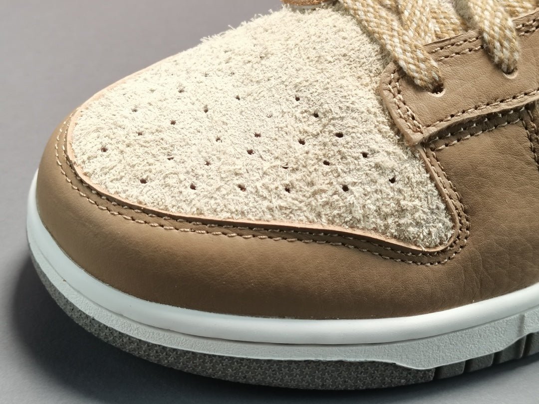 NIKE DUNK x DARK DRIFTWOOD - Phantom Kicks