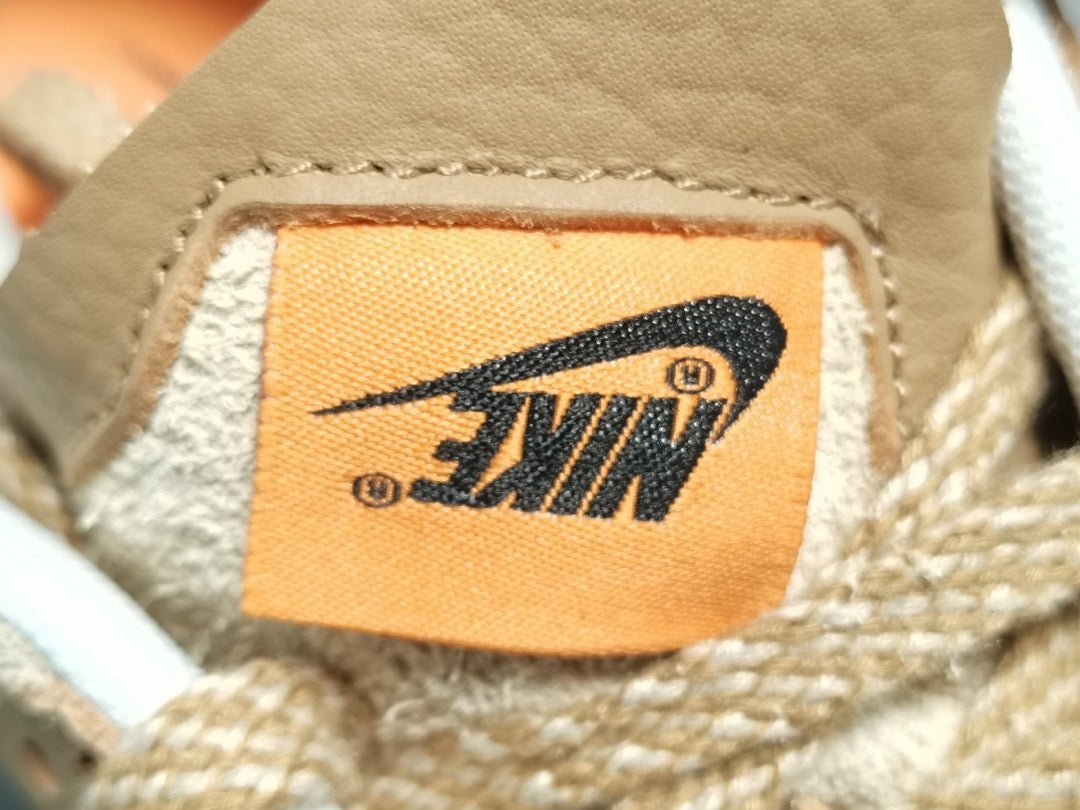 NIKE DUNK x DARK DRIFTWOOD - Phantom Kicks