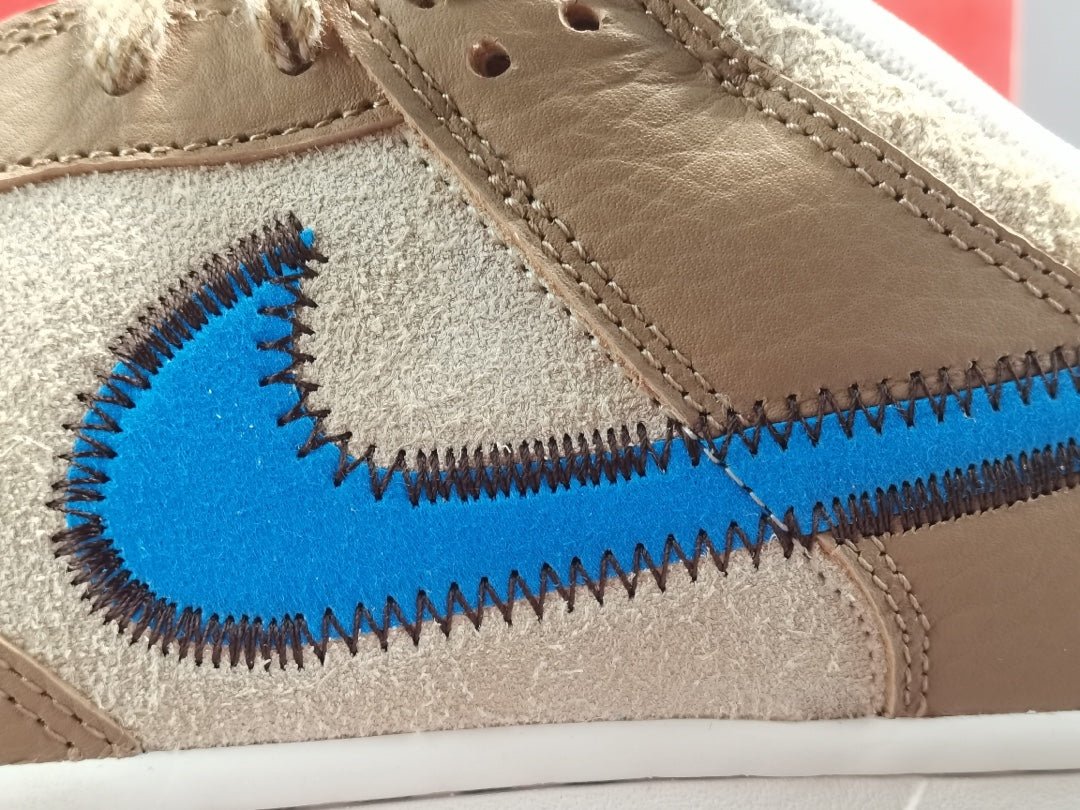 NIKE DUNK x DARK DRIFTWOOD - Phantom Kicks