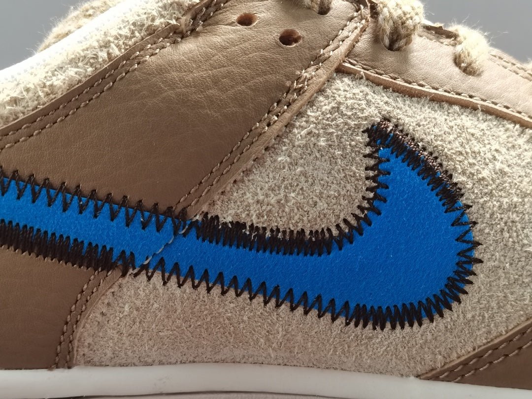 NIKE DUNK x DARK DRIFTWOOD - Phantom Kicks