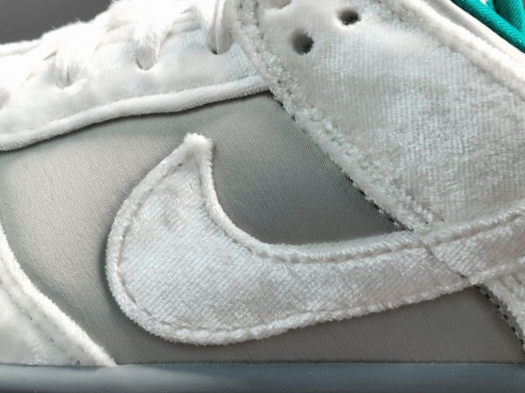 NIKE DUNK x ICE - Phantom Kicks