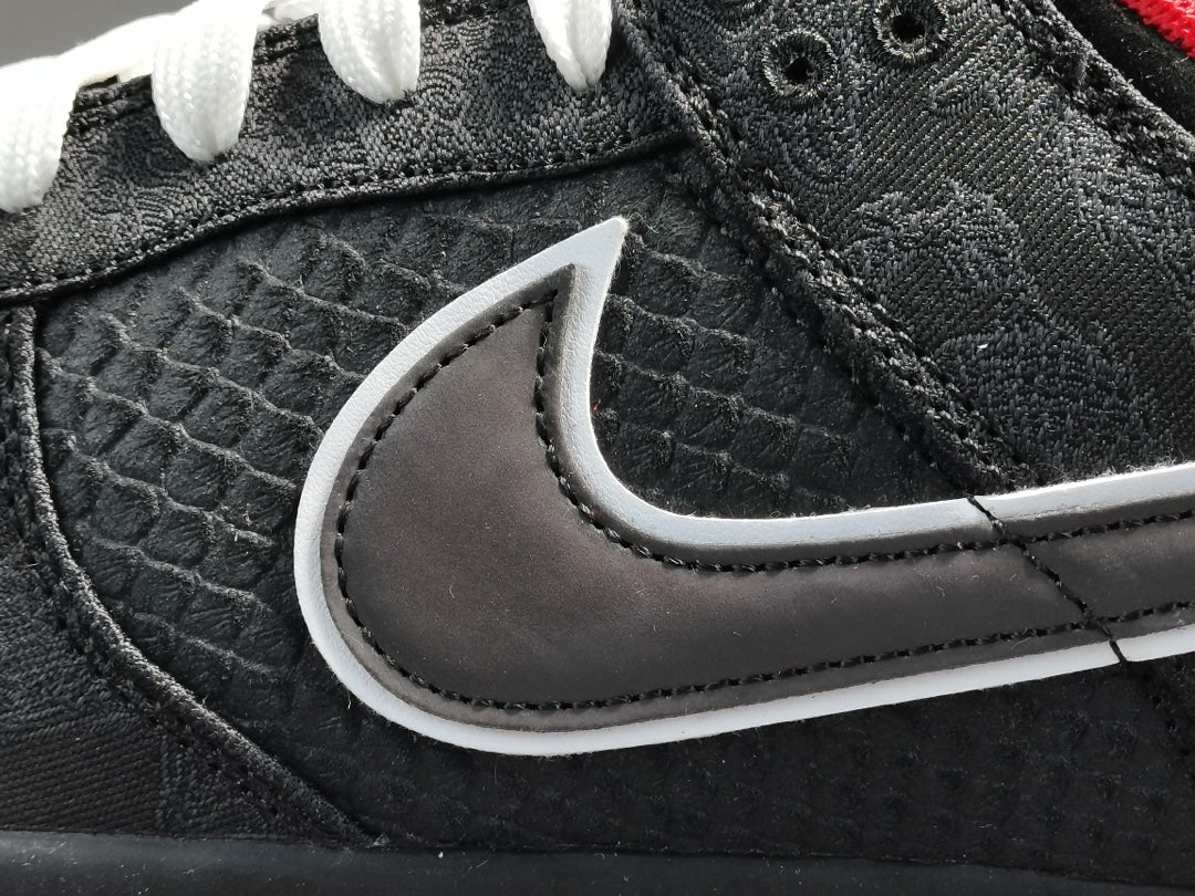 NIKE DUNK x LPL LEAGUE OF LEGENDS - Phantom Kicks