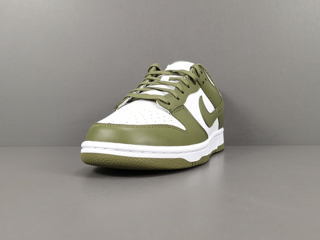 NIKE DUNK x MEDIUM OLIVE - Phantom Kicks