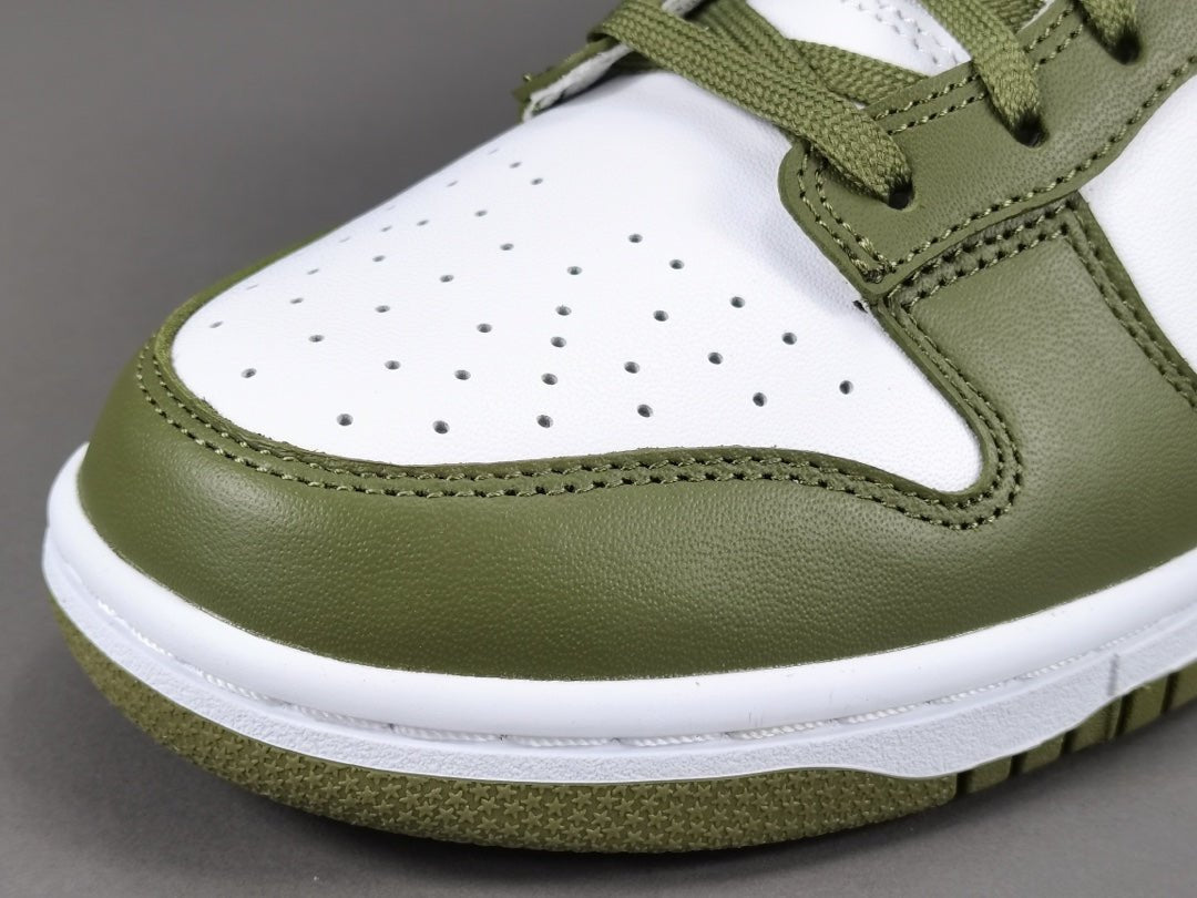 NIKE DUNK x MEDIUM OLIVE - Phantom Kicks