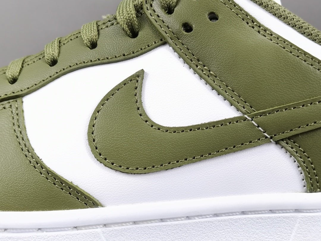 NIKE DUNK x MEDIUM OLIVE - Phantom Kicks