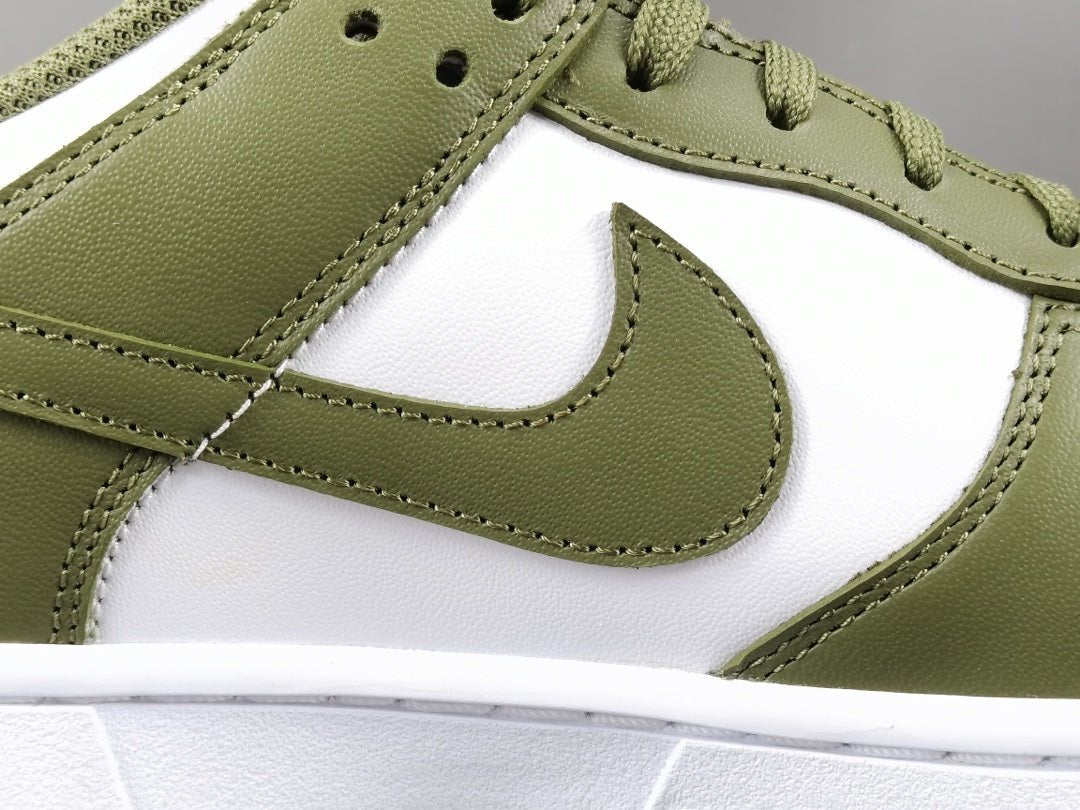NIKE DUNK x MEDIUM OLIVE - Phantom Kicks