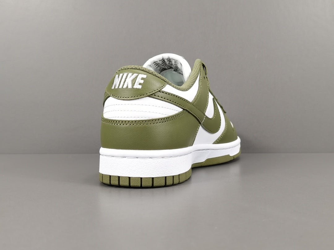 NIKE DUNK x MEDIUM OLIVE - Phantom Kicks
