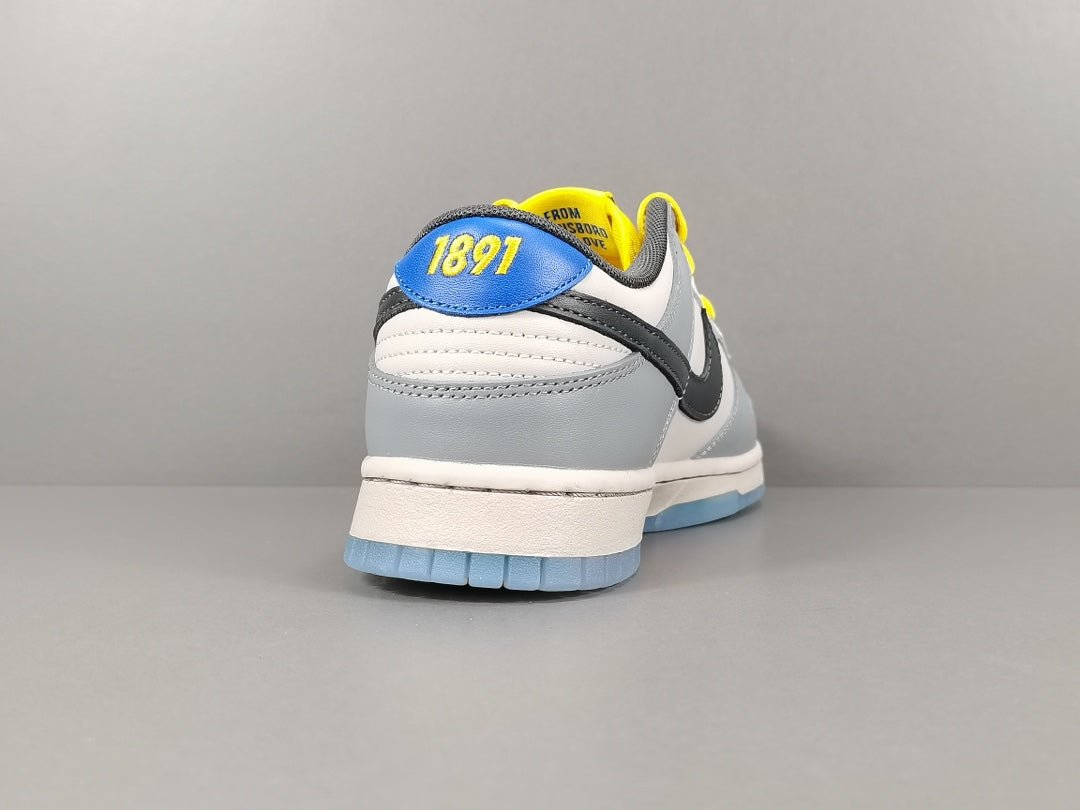 NIKE DUNK x NORTH CAROLINA - Phantom Kicks