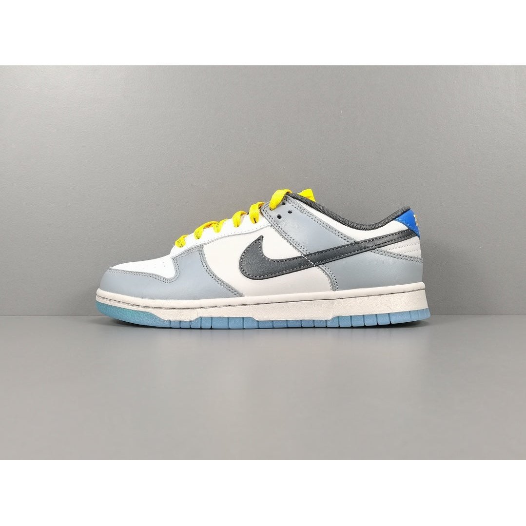 NIKE DUNK x NORTH CAROLINA - Phantom Kicks