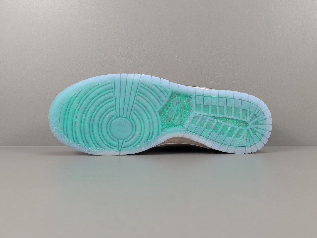 NIKE DUNK x NORTH CAROLINA - Phantom Kicks