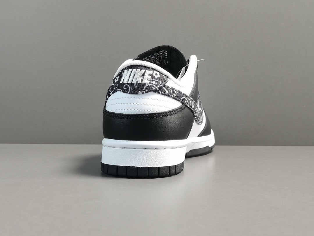 NIKE DUNK x PAISLEY PACK BLACK - Phantom Kicks