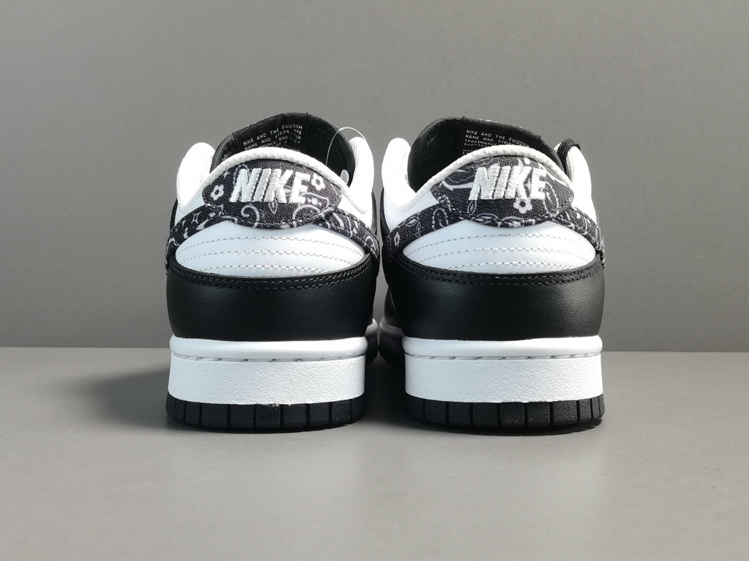 NIKE DUNK x PAISLEY PACK BLACK - Phantom Kicks
