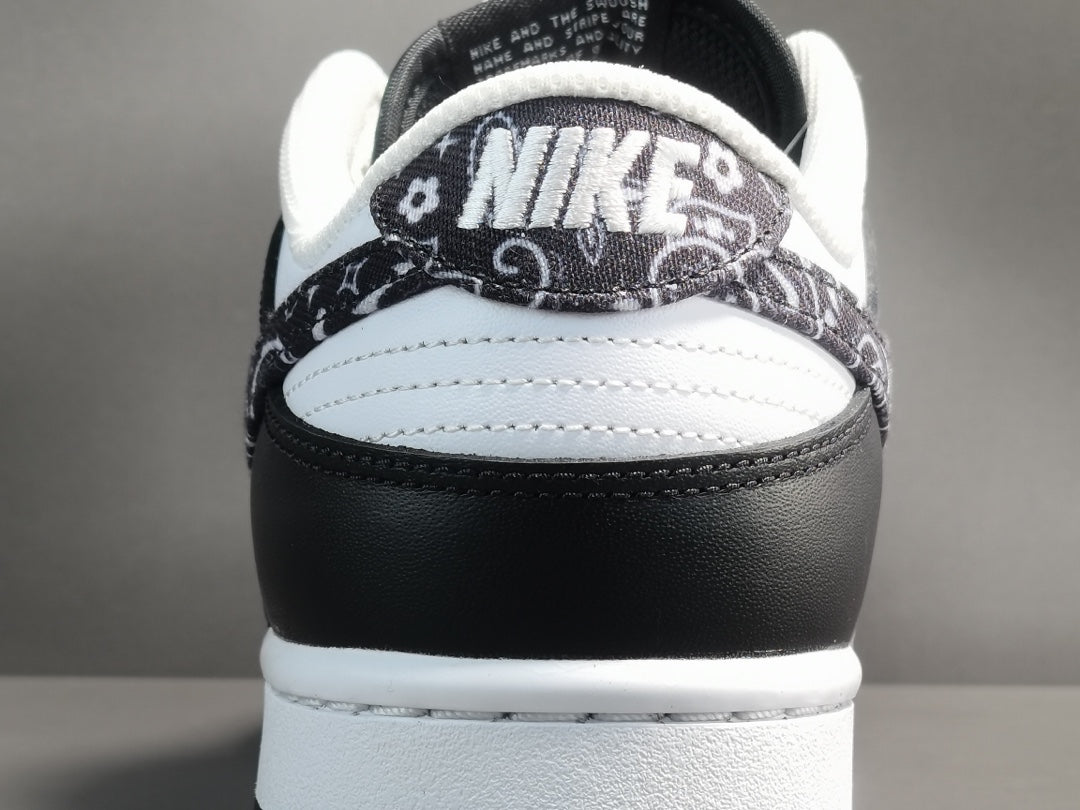 NIKE DUNK x PAISLEY PACK BLACK - Phantom Kicks