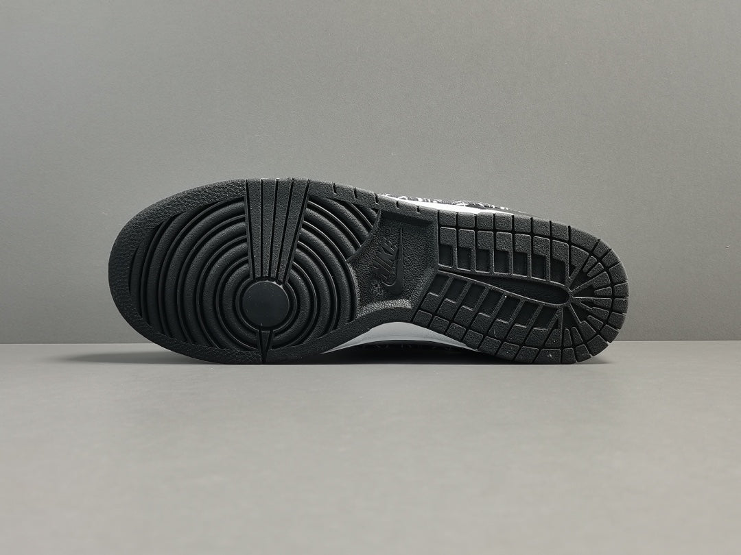 NIKE DUNK x PAISLEY PACK BLACK - Phantom Kicks