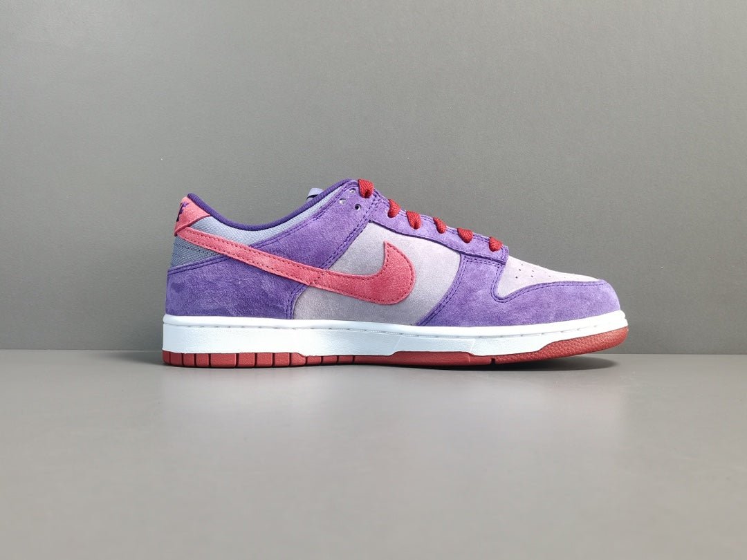 NIKE DUNK x PLUM - Phantom Kicks