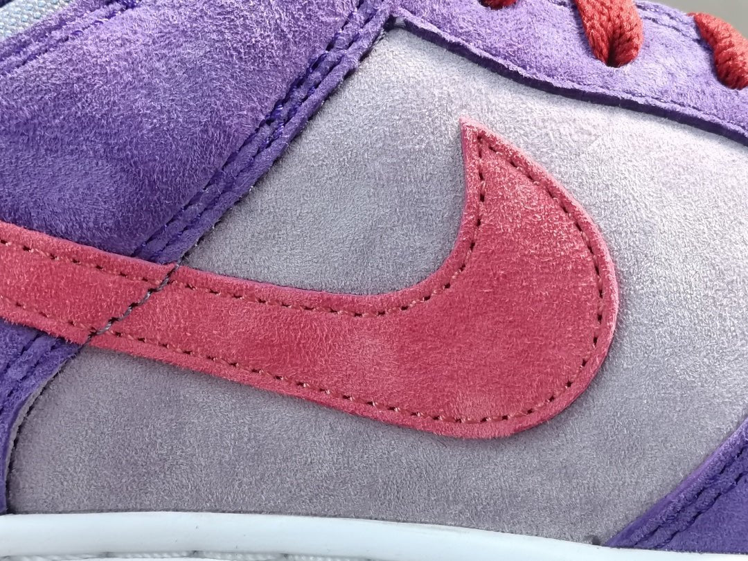 NIKE DUNK x PLUM - Phantom Kicks