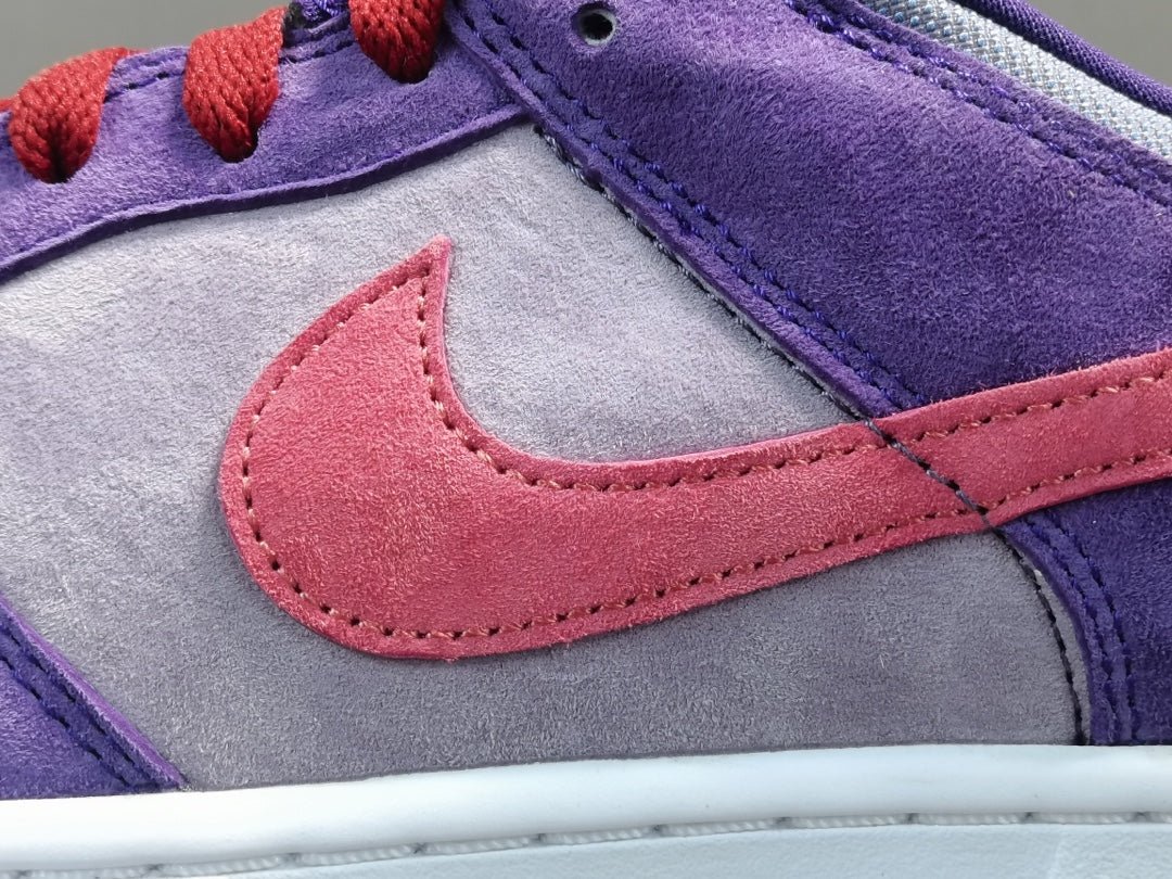NIKE DUNK x PLUM - Phantom Kicks