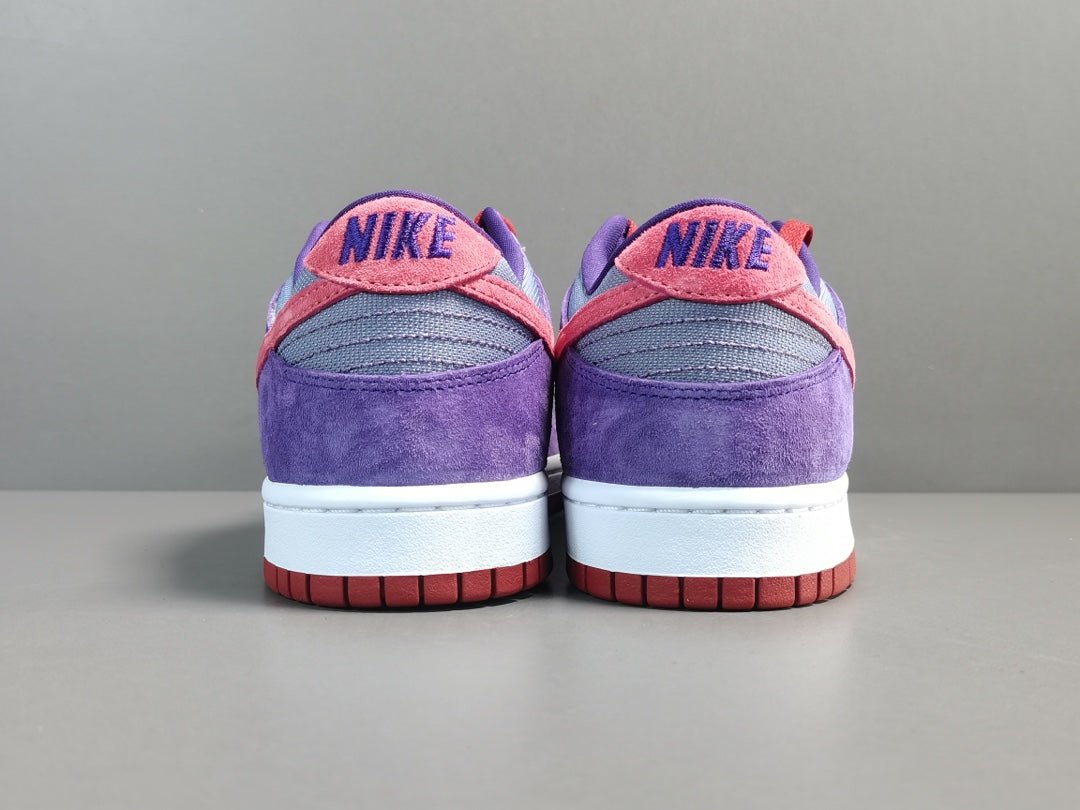 NIKE DUNK x PLUM - Phantom Kicks