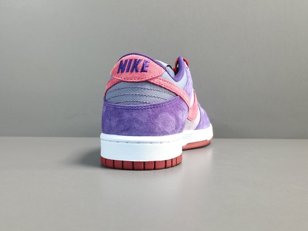 NIKE DUNK x PLUM - Phantom Kicks