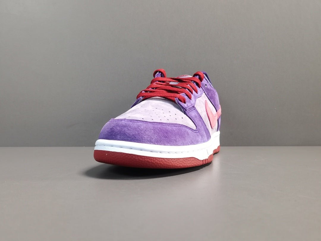 NIKE DUNK x PLUM - Phantom Kicks