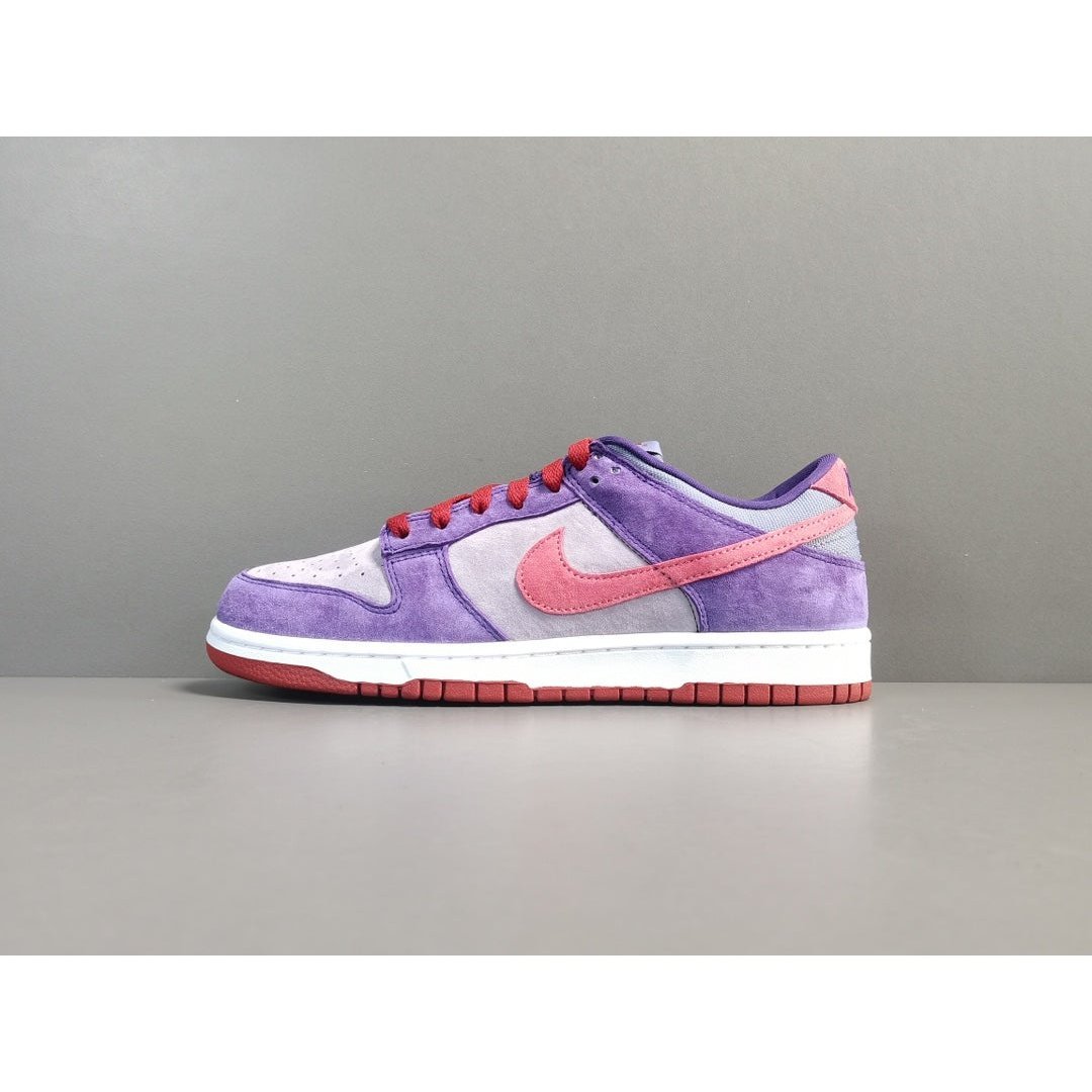 NIKE DUNK x PLUM - Phantom Kicks