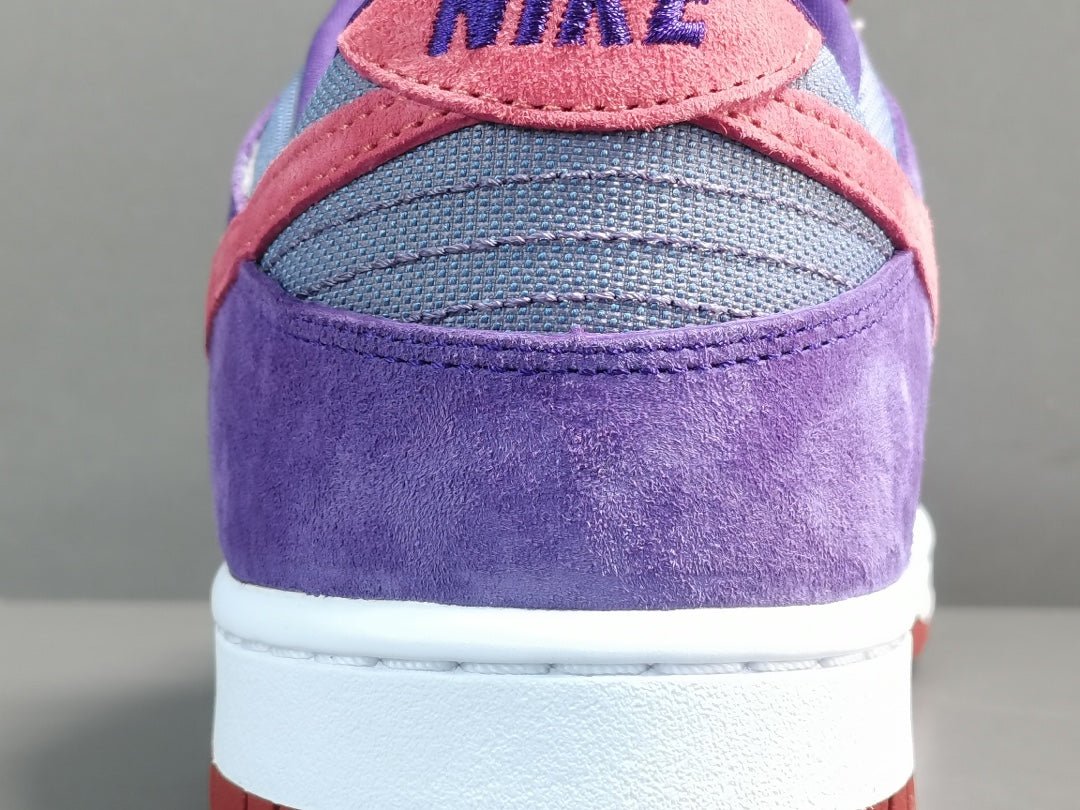 NIKE DUNK x PLUM - Phantom Kicks
