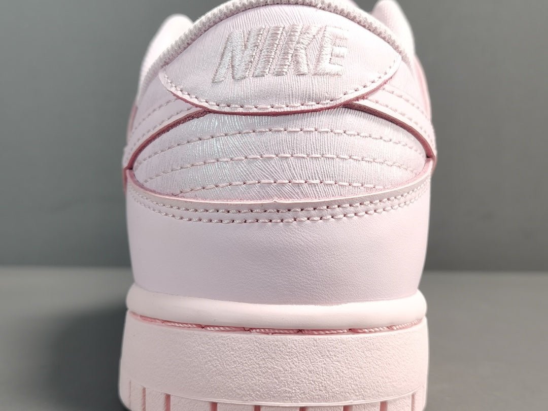 NIKE DUNK x PRISM PINK - Phantom Kicks
