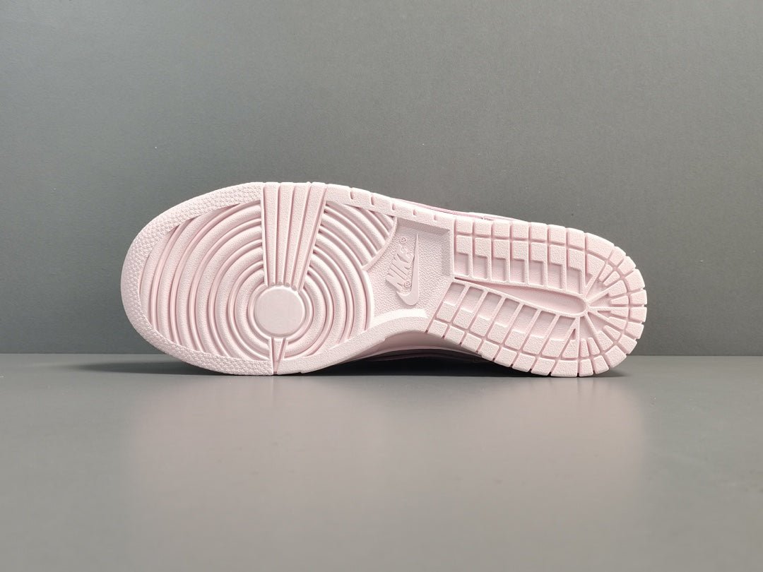 NIKE DUNK x PRISM PINK - Phantom Kicks