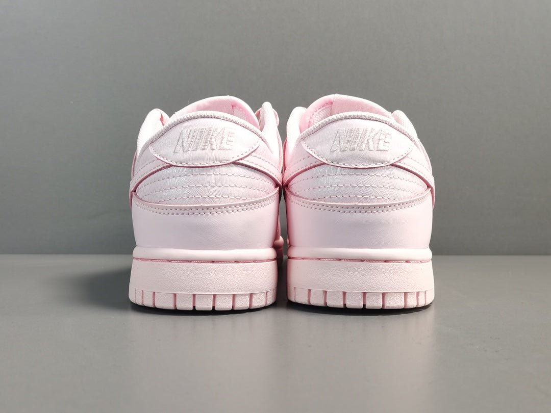 NIKE DUNK x PRISM PINK - Phantom Kicks