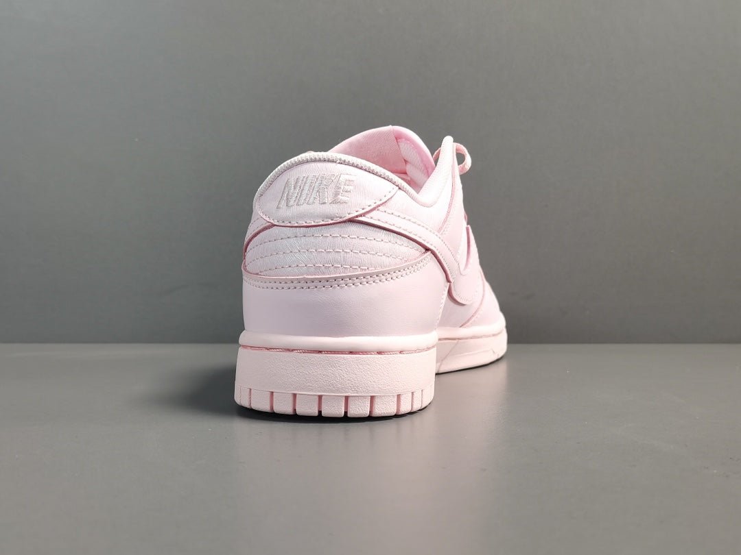 NIKE DUNK x PRISM PINK - Phantom Kicks