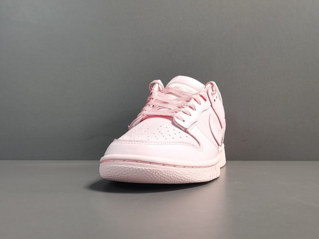 NIKE DUNK x PRISM PINK - Phantom Kicks