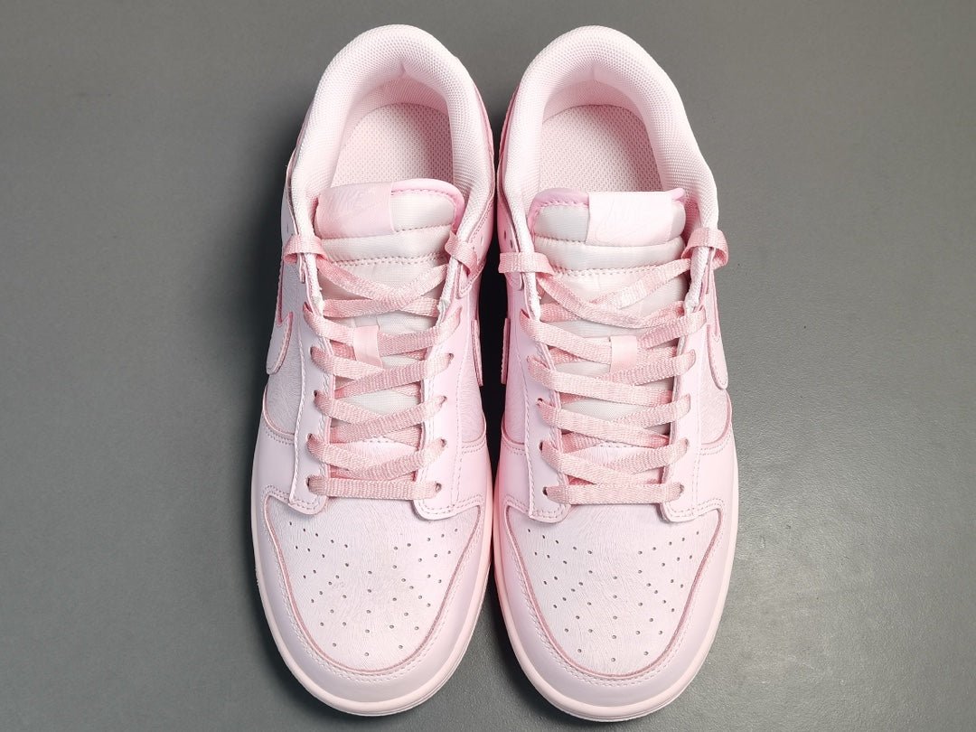NIKE DUNK x PRISM PINK - Phantom Kicks
