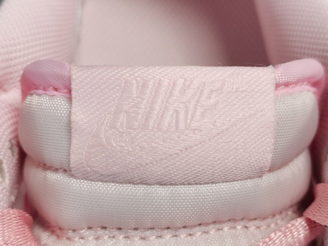 NIKE DUNK x PRISM PINK - Phantom Kicks