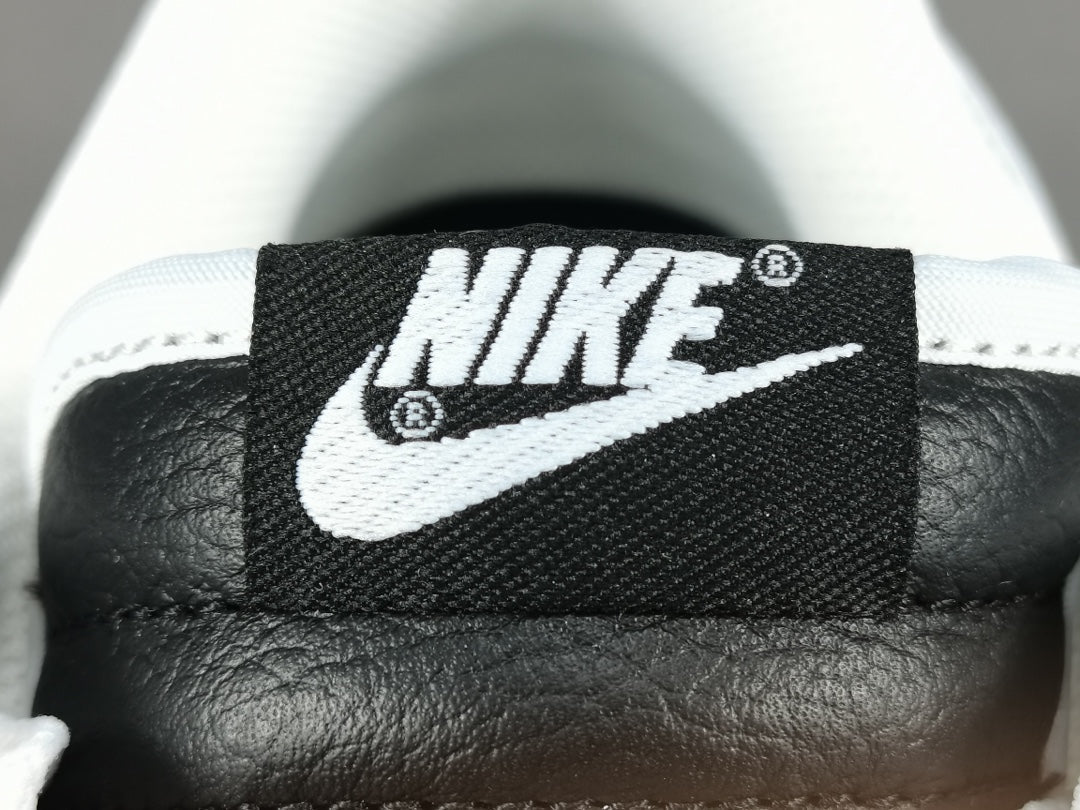 NIKE DUNK x REVERSE PANDA - Phantom Kicks